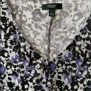 VERA WANG Layers Flowing Over V-neck, Cap sleeve, purple black white Like New L
